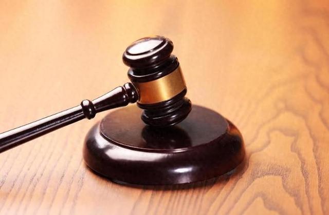 男子偷拍女生裸照	，以发布裸照相威胁与其发生关系 因强奸罪一审获刑3年