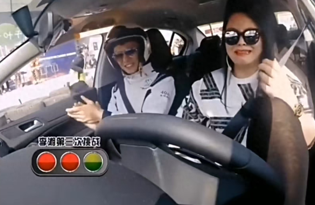 李湘也没想到，11年前让她怀二胎的人	，如今竟成为她的“救赎	”