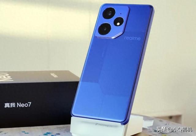 真我果断“发飙”，240万分+7000mAh+IP69，16GB+1TB国补后2294元