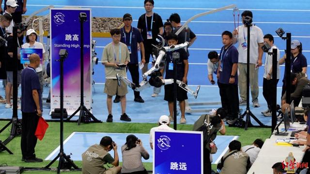 能“超级玛丽跳”，能跳近1.5米远，还能跳街舞，冠军机器人咋做到的