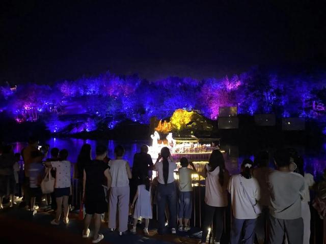 【黄山夏日畅玩计划】屯溪区花山夜游热力值拉满，“秘境潮玩”强势出圈
