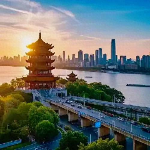 武汉：从“不服输”到“YYDS”，这座城市到底有多能打？