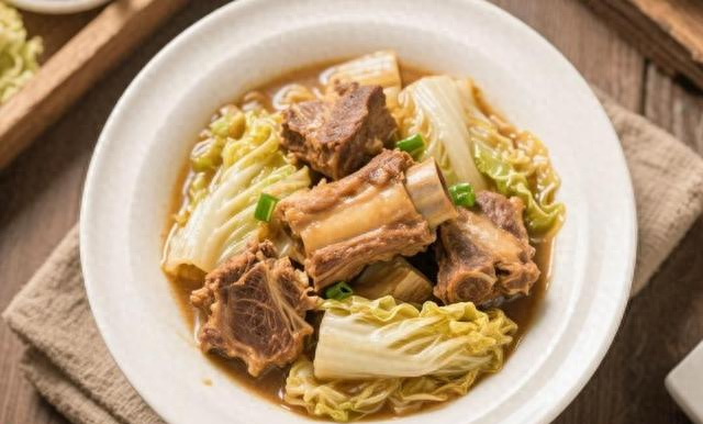 这份新鲜出炉的“排骨炖白菜”资料，像是给平凡家常菜添了几分