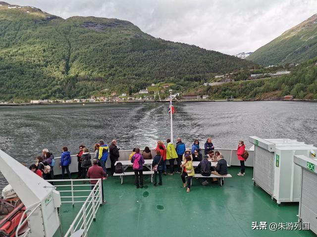 在挪威峡湾，一天三次轮渡，带来的震撼体验