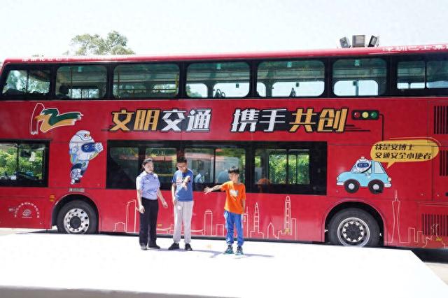 广东“交通安全大篷车”开进历史文化名村