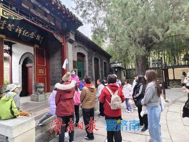 文脉浸润成长 青少年跟着文物研学游探访泉城名士地标