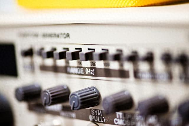 鼎阳科技发布全新一代多通道相参微波信号发生器