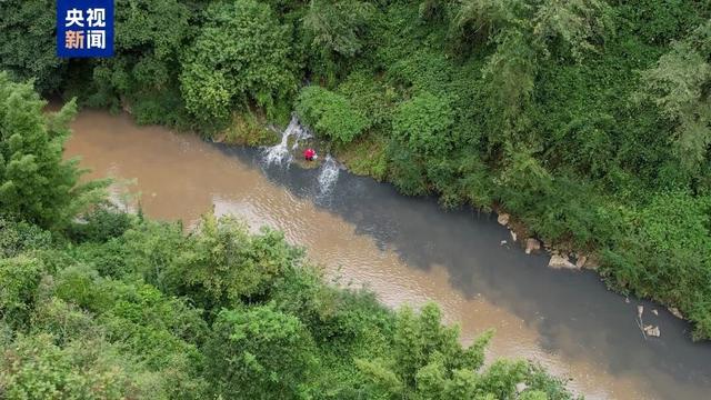 重庆南川通报“一河段水体颜色异常”：溶洞涌水造成水质异常，已组织施工进场进行处理