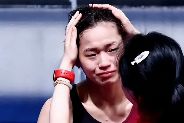 全红婵铜像进校园引热议，意外暴露她“真实处境”，令人心疼