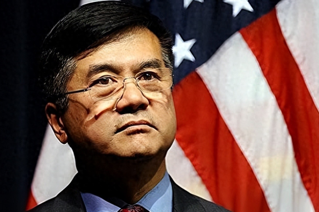 骆家辉警告中国：最好不要自主生产尖端芯片，这不是美国想看到的