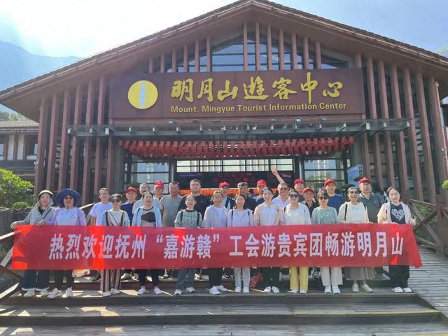 明月山迎多样旅行团，点亮夏日避暑经济！
