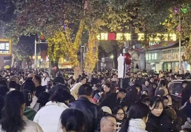 1小时跨省长驱！广德三件套引爆周末游，10 万游客扎堆吃炖锅