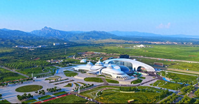 敕勒川草原：阴山脚下四季轮转的生态诗篇