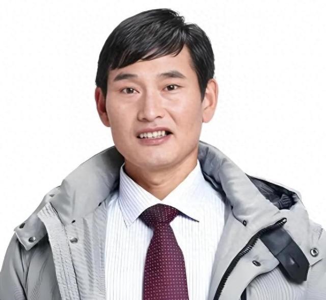 不再容忍！被传"跳楼身亡"的大衣哥，这一次终于不再选择沉默