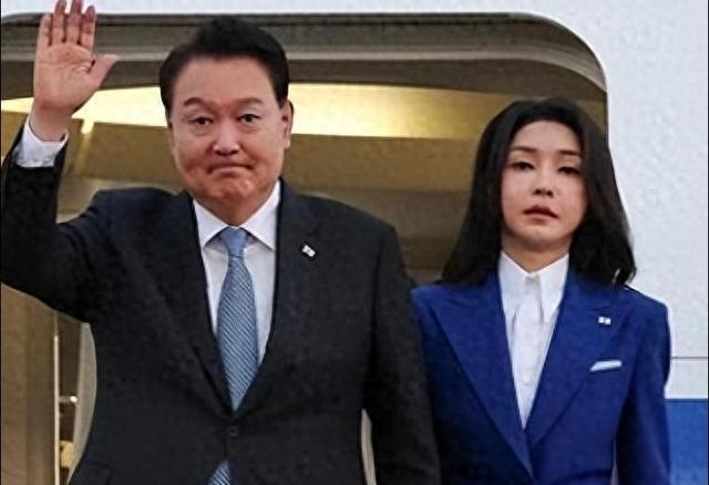 韩国政坛 “地震”，尹锡悦妻子被关进大牢，朴槿惠文在寅集体失声