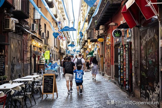意大利古城真实惨状：网红编故事，游客排长队，挤走本地人