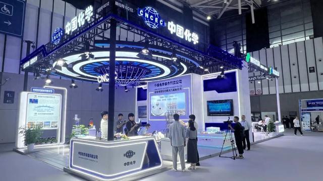 中国化学高端重器亮相行业展