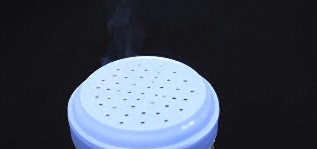 奶粉罐不要扔，在上面打几个洞放在房间里，全家人抢着用，太棒了