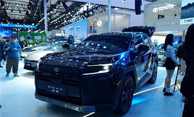 年底换车别瞎看！ CR-V和RAV4荣放	，这点差别决定你选谁