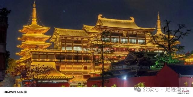揭阳双峰寺夜景火出圈！鎏金灯光里，梦回大唐盛世