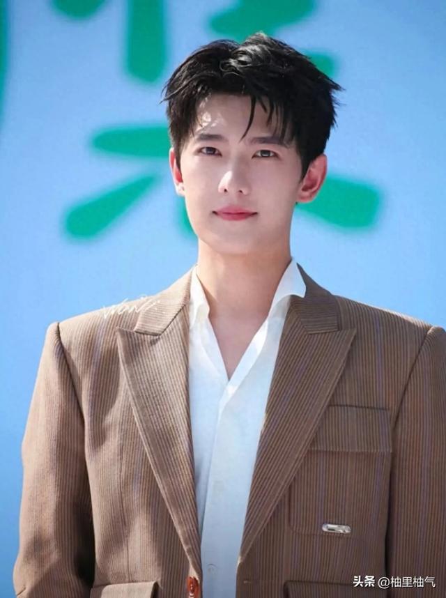 看了他们的照片 突然间就理解了为什么说有些人天生是当明星的料