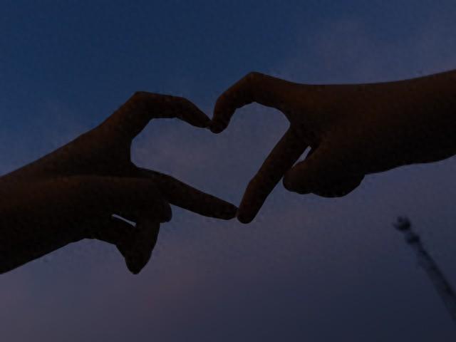 最深的告别，往往不是在喧嚣中断裂，而是在默默中渐行渐远。