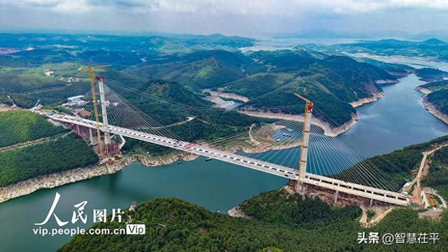 河南淅川：丹江小三峡特大桥成功合龙