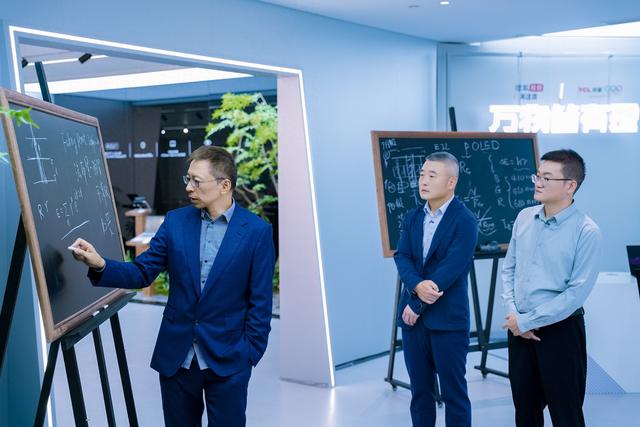 万物皆有理丨搜狐张朝阳走进TCL华星，解构印刷OLED