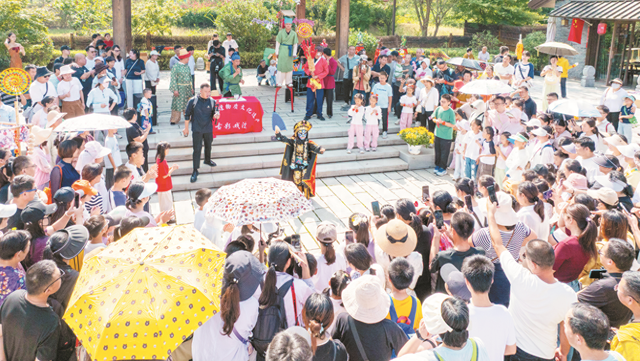 多彩活动扮靓国庆中秋假期