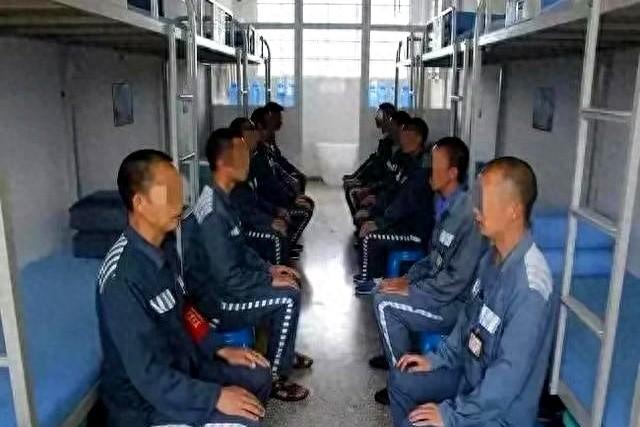 在监狱入监队的亲身经历，四点起床十一点睡觉，一天只能大便一次