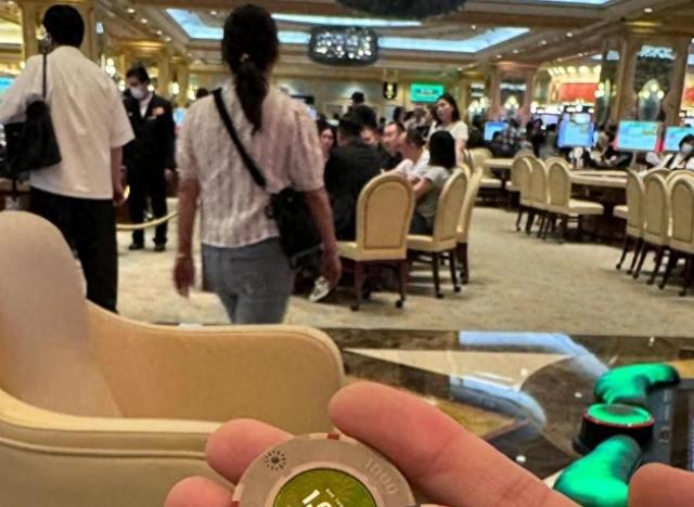 赌客赢80万，全程陪赌的澳门“扒仔”要求分20万，被拒后暴力抢夺
