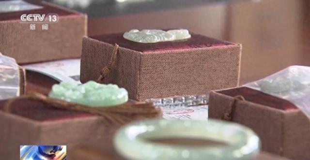 淫乱女教师游戏攻略（免费送赚大钱老汉豪掷百万赌石竟是被安排的剧本）