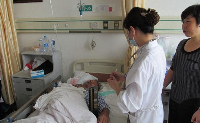 女特种兵休假被人贩子拐卖，当人贩子美美数钱时竟不知她已在身后