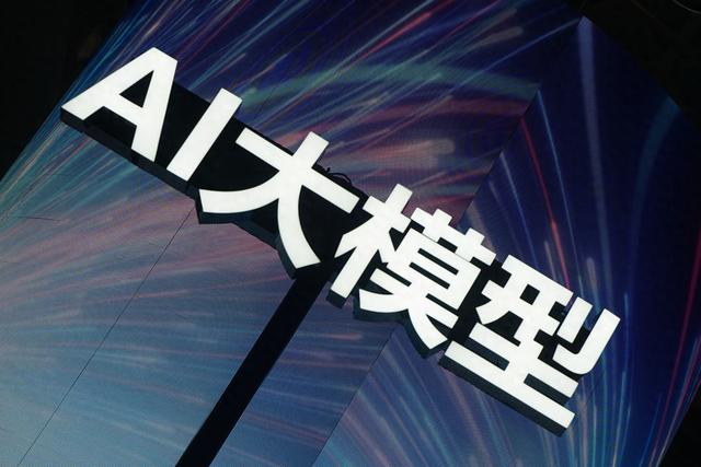 从支付宝到AI大模型！蚂蚁闷声搞3年，Ling-1T百灵要抢科技圈C位