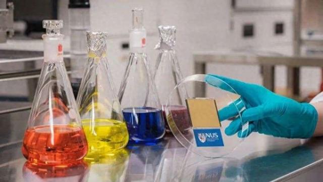 手表、衣服都能靠太阳充电？新加坡团队研发全球最强柔性太阳能电池！
