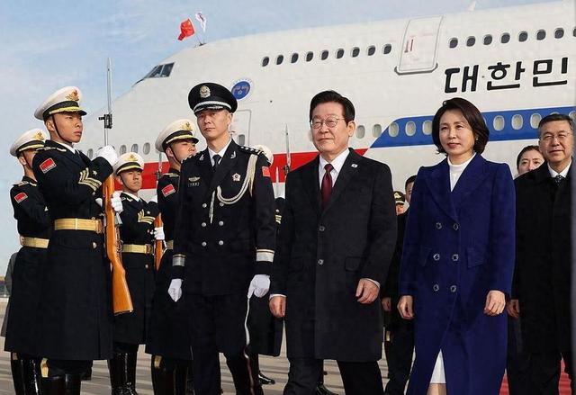 李在明抵达北京，不到24小时	，对华称呼变了，还去了一个特殊地方