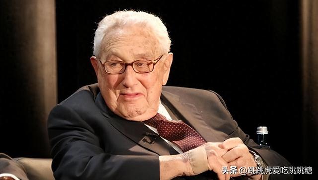 中美一旦开战，美军将全面轰炸中国？基辛格曾称：中美正走向悬崖