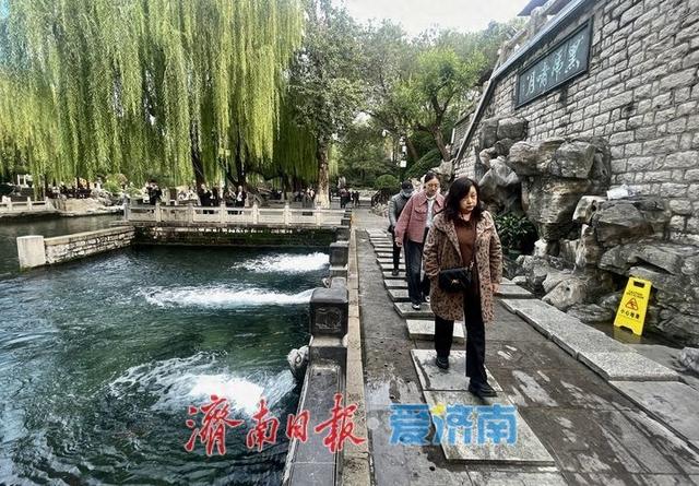 黑虎泉畔留清泉 亲水赏景暖意浓