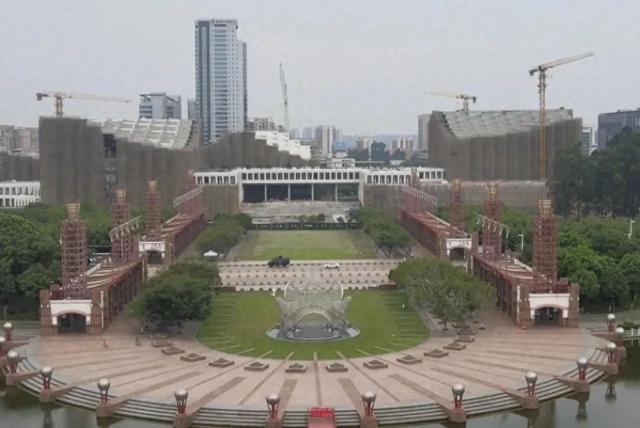 南海文化中心封顶，就在千灯湖畔！内有图书馆、自然科学探索馆、文化馆