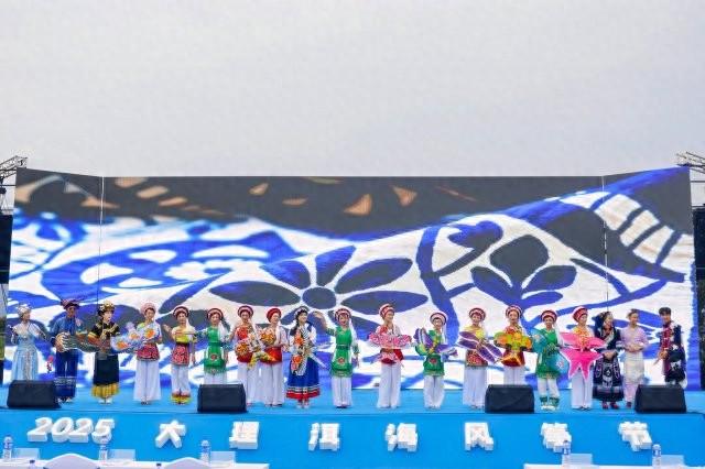 共赴一场风与筝的秋日之约！2025大理洱海风筝节盛大开幕