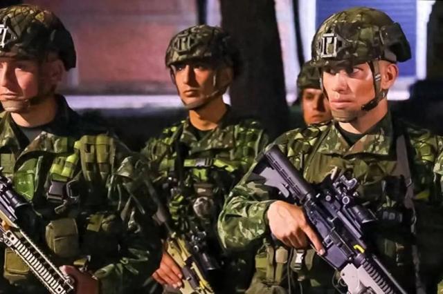 美军海外犯重罪!哥伦比亚不审判,协议成保护伞,受害者哭诉无门