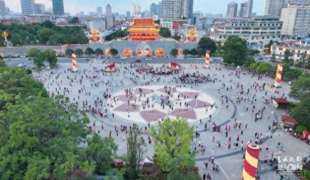 云报全媒体走进曲靖，全景展现“19.7℃夏天”的旅居新篇
