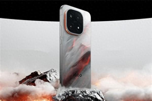 iQOO 15首销4小时销量突破14.2万台 产品经理：一觉醒来发现欠了一屁股手机