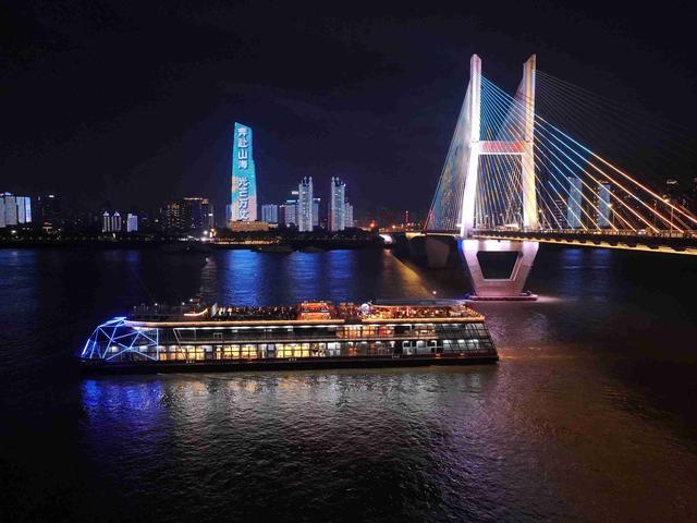 征集超级文旅日“超级尝鲜”体验官，体验江城4大沉浸式新场景