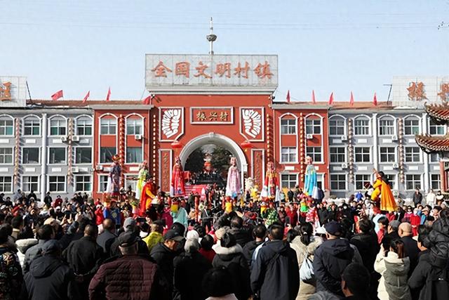 千名京津冀游客在振兴小镇沉浸式过大年