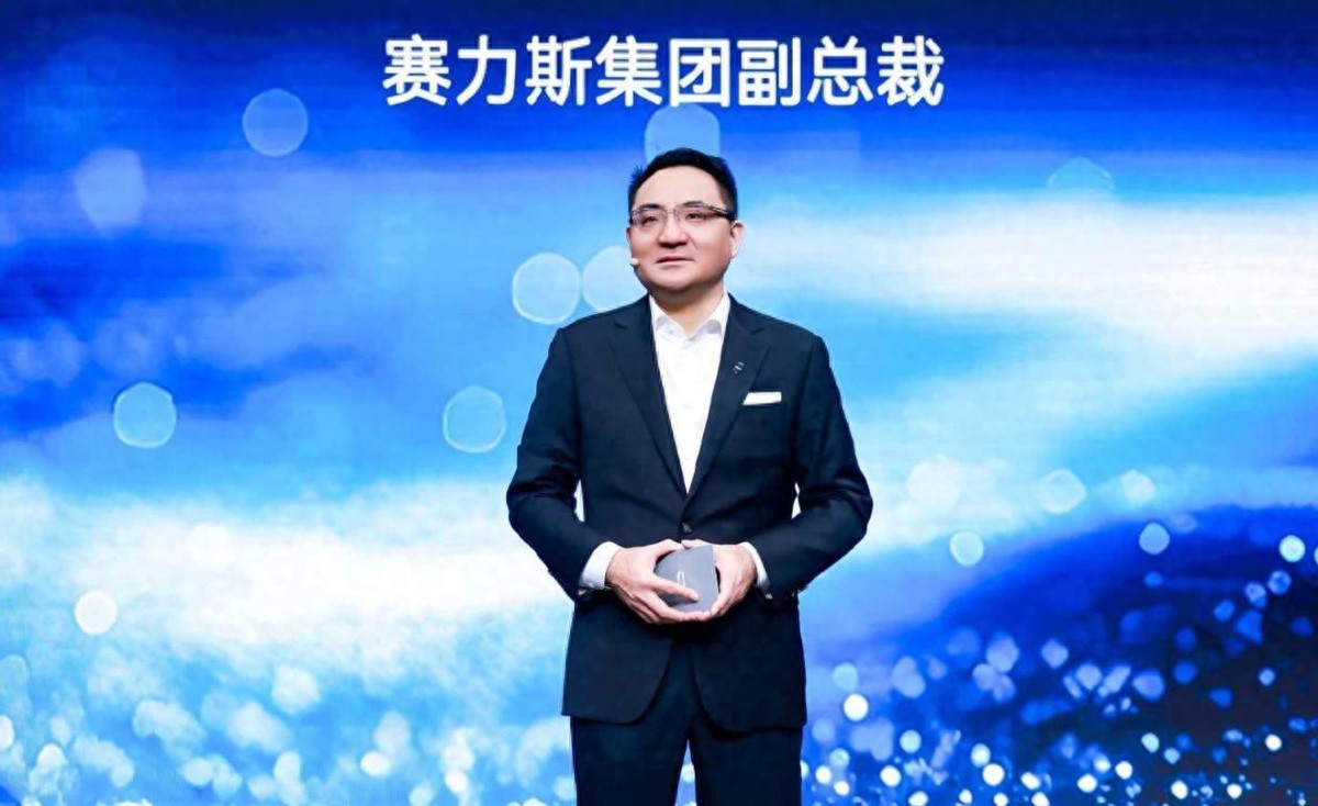 问界_问界M8销量破纪录_问界11月交付51706台车