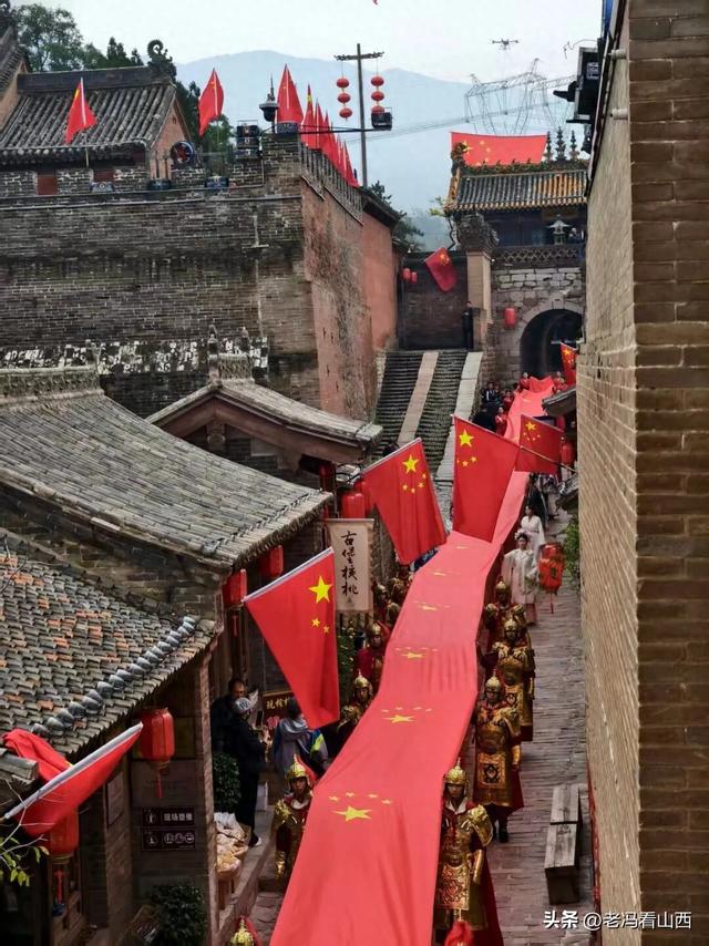 山西介休 张壁古堡，红了！