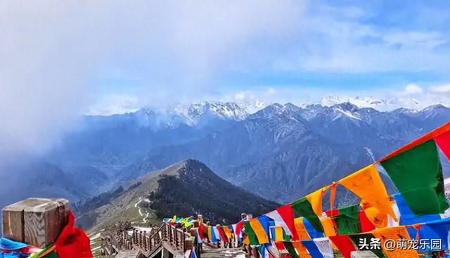 达瓦更扎看云海翻腾，神仙居岩石诉说远古故事，长廊成流动油画