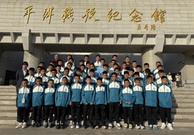新疆和田“足球小巴郎”在天津赴文化之约