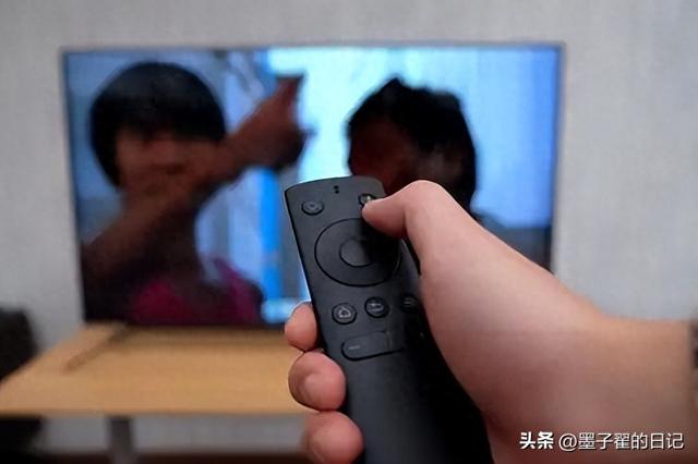 从“万人迷”到“万人嫌”，开机率购买率双跌，电视真没人看了？